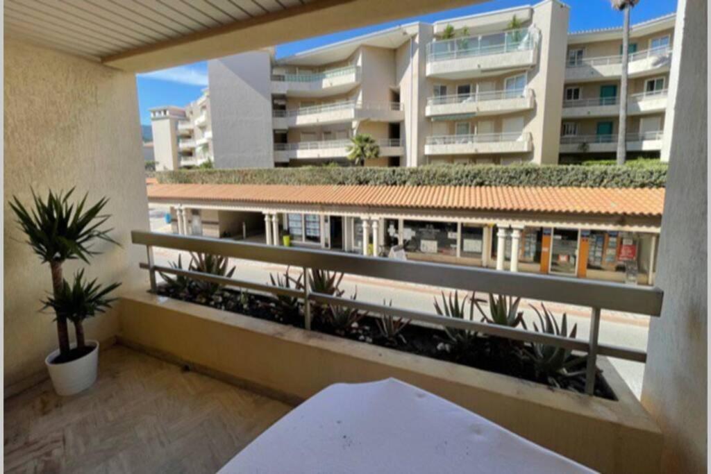 Confortable Appartement A Cavalaire-Sur-Mer Exterior photo